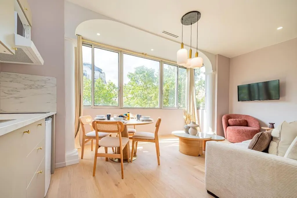 Appartement Lumineux Neuf Paris Arc De Triomphe 0*,  Francia